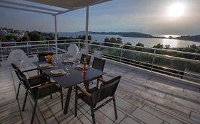 Sea View Maisonette In Vouliagmeni